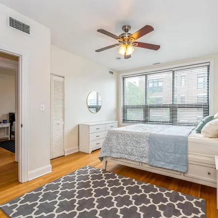 Belmont & Racine - Walk To Wrigley & Southport Corridor & Belmont L Train Station! Apartment Chicago