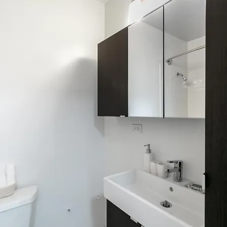 Gold Coast 1br W Walk-up Nr L Mariano Park Chi-140