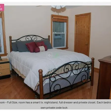 3 Bedroom, 2 Bathroom, Full Finished Basement Bungalow, Near Oaklawn Guest house *
