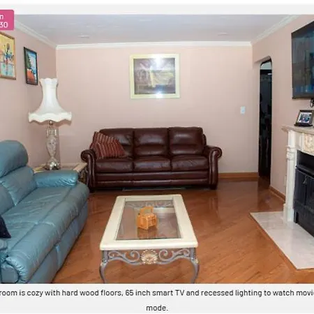 3 Bedroom, 2 Bathroom, Full Finished Basement Bungalow, Near Oaklawn Guest house