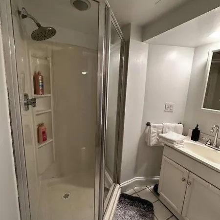 Apartment 1 Bedroom Gem: Discover Andersonville's Garden Unit Chicago