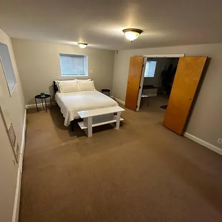 1 Bedroom Gem: Discover Andersonville's Garden Unit Apartment Chicago