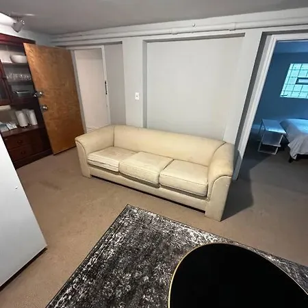 1 Bedroom Gem: Discover Andersonville's Garden Unit Apartment