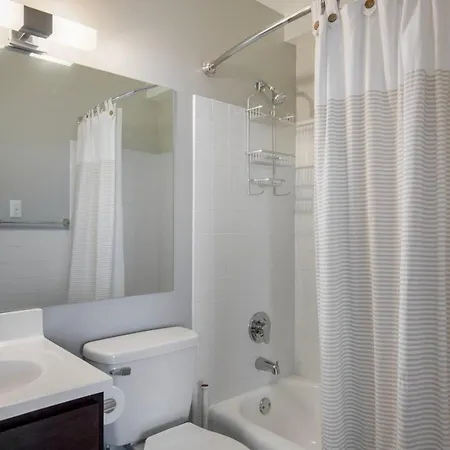 Edgewater 1br W Gym Deck Lounge Nr L Chi-919 * Chicago
