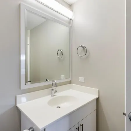 Apartment Old Town 3br W Gym Dog Run Nr Entertainment Chi-1004 Chicago