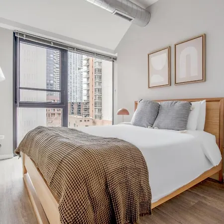 Apartment Old Town 3br W Gym Dog Run Nr Entertainment Chi-1004 *