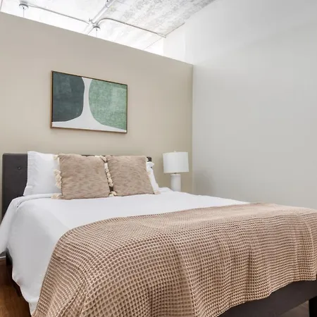 Apartment River North 1br W Gym Lounge Roof Nr Riverwalk Chi-896