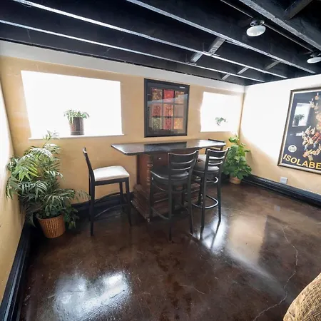 Bootlegger House Sleeps 10-20 Free Tv & Parking Apartment Chicago