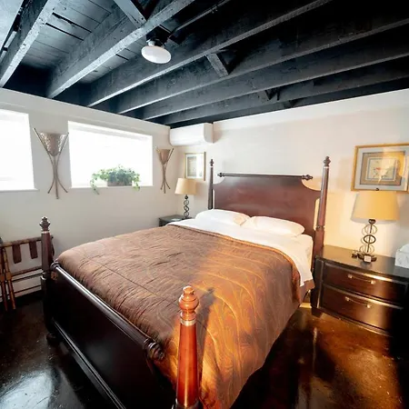 Bootlegger House Sleeps 10-20 Free Tv & Parking * Chicago