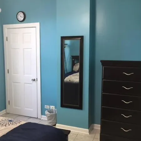 Away From In Pilsen!! 3 Bedrooms! Apartment *