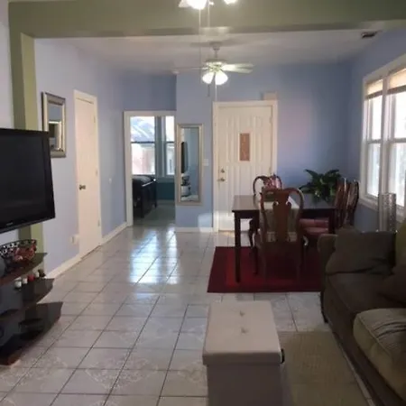 Away From In Pilsen!! 3 Bedrooms!