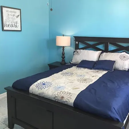 Away From In Pilsen!! 3 Bedrooms! Apartment Chicago
