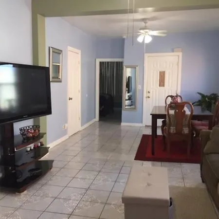Away From In Pilsen!! 3 Bedrooms! Apartment *
