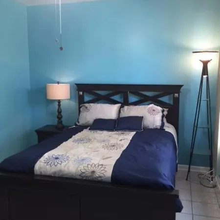Away From In Pilsen!! 3 Bedrooms! Apartment