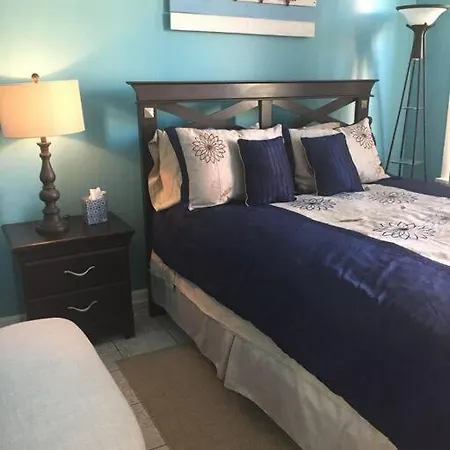 Away From In Pilsen!! 3 Bedrooms! Apartment *