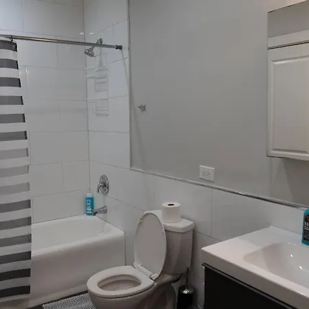 Charming 4br Unit In Historic Hyde Park Near Beach * Chicago