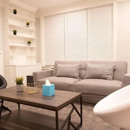 Charming 4br Unit In Historic Hyde Park Near Beach Chicago
