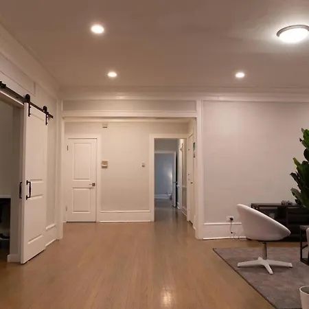 Charming 4br Unit In Historic Hyde Park Near Beach