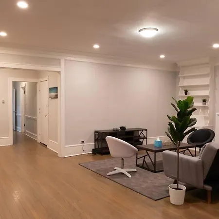 Charming 4br Unit In Historic Hyde Park Near Beach Apartment