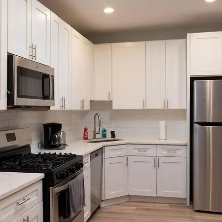 Charming 4br Unit In Historic Hyde Park Near Beach Apartment *