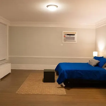 Charming 4br Unit In Historic Hyde Park Near Beach