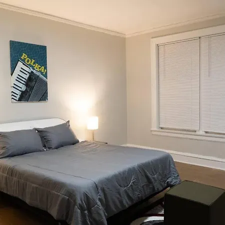 Apartment Charming 4br Unit In Historic Hyde Park Near Beach *