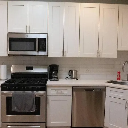Charming 4br Unit In Historic Hyde Park Near Beach *