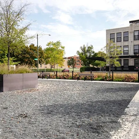Pilsen W Rooftop Dog Run Gym Nr L Chi-993 * Chicago