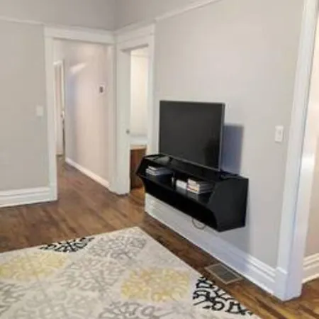 Avondale Gem: 2br, Stylish Kitchen, Transit Nearby