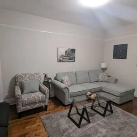 Avondale Gem: 2br, Stylish Kitchen, Transit Nearby Apartment