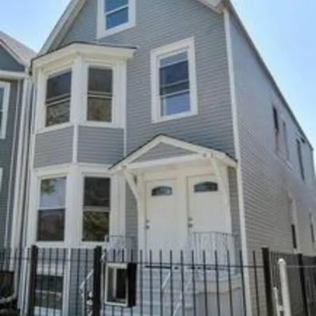 Avondale Gem: 2br, Stylish Kitchen, Transit Nearby Apartment Chicago