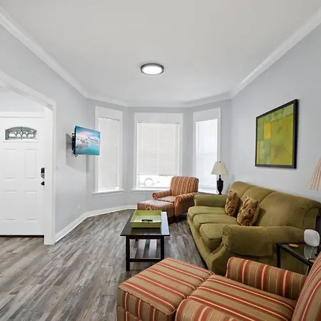 Newly Rehabbed Greystone With 2 Private Apartments, Backyard, Garage, Laundry, Close To Expressway Apartment