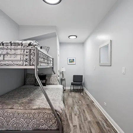 Apartment Newly Rehabbed Greystone With 2 Private Apartments, Backyard, Garage, Laundry, Close To Expressway