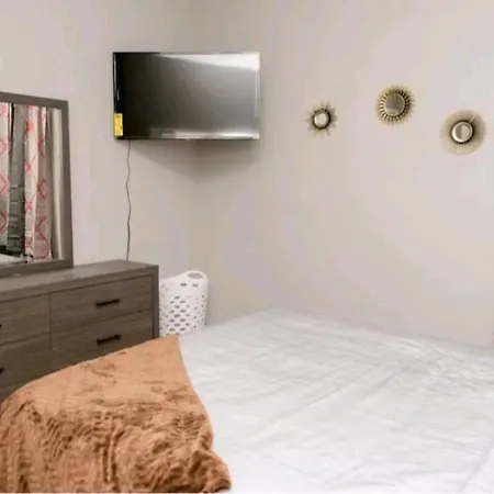 Bronzville Gem: Stylish 2br/2ba Haven Perfect For Traveling Nurses & Business Professionals Chicago