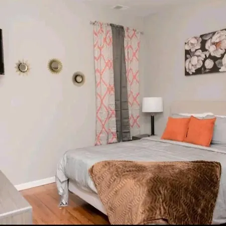 Bronzville Gem: Stylish 2br/2ba Haven Perfect For Traveling Nurses & Business Professionals *