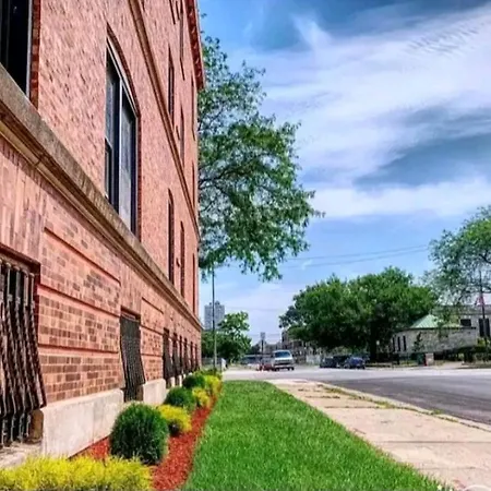 Bronzville Gem: Stylish 2br/2ba Haven Perfect For Traveling Nurses & Business Professionals Apartment