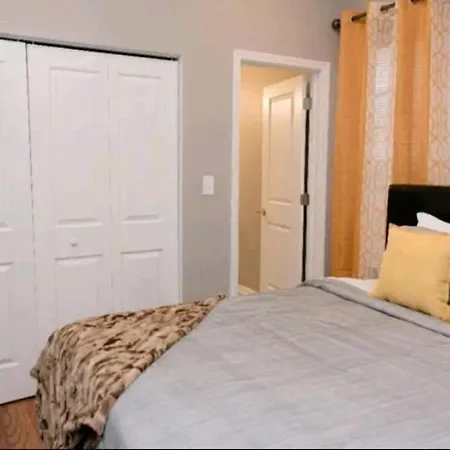 Bronzville Gem: Stylish 2br/2ba Haven Perfect For Traveling Nurses & Business Professionals Apartment *