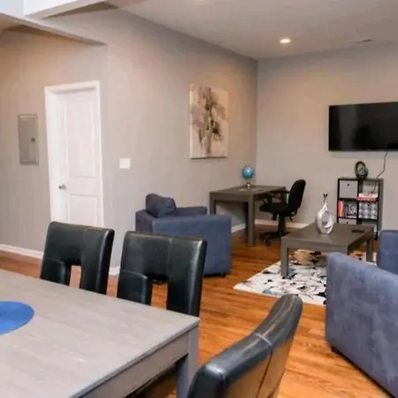 Apartment Bronzville Gem: Stylish 2br/2ba Haven Perfect For Traveling Nurses & Business Professionals *