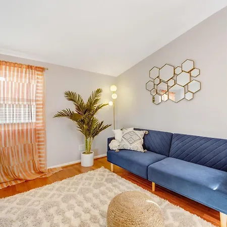 The Logandale: Huge Mid-century Home, Sleeps 15 *