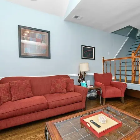 Cozy, Top-floor 3br Loft With Balcony In West Town Apartment