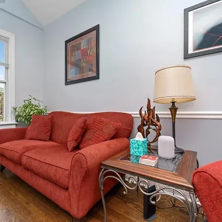 Cozy, Top-floor 3br Loft With Balcony In West Town Apartment *