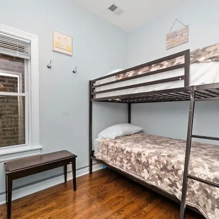 Apartment Cozy, Top-floor 3br Loft With Balcony In West Town *
