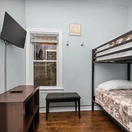 Cozy, Top-floor 3br Loft With Balcony In West Town