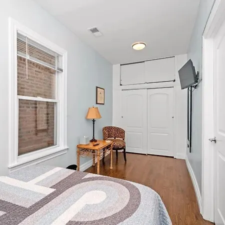 Cozy, Top-floor 3br Loft With Balcony In West Town Apartment Chicago