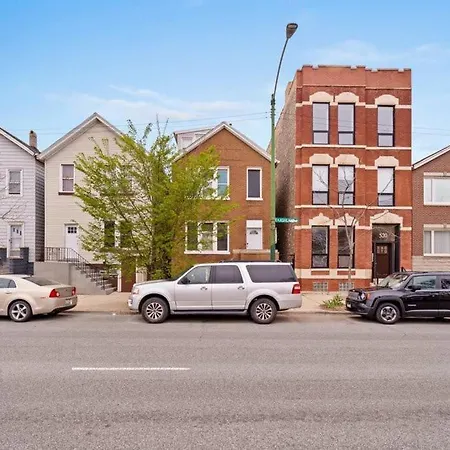 Cozy, Top-floor 3br Loft With Balcony In West Town Apartment *