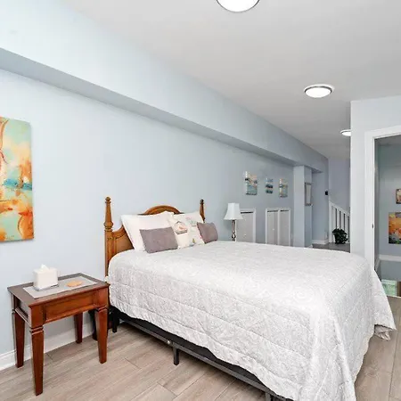 Apartment Cozy, Top-floor 3br Loft With Balcony In West Town Chicago