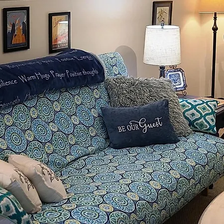 Well-appointed Cozy Portage Park Apt, Dogs, Kids, Free Parking, 420 Compliant Apartment