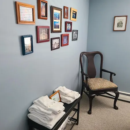 Well-appointed Cozy Portage Park Apt, Dogs, Kids, Free Parking, 420 Compliant Apartment *
