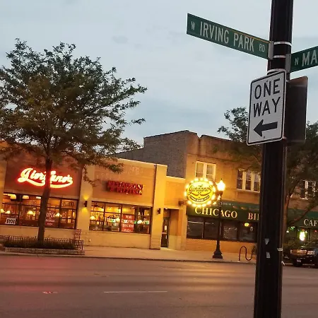 Well-appointed Cozy Portage Park Apt, Dogs, Kids, Free Parking, 420 Compliant Apartment Chicago