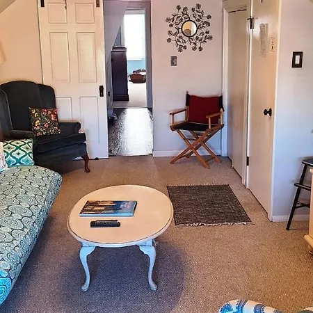 Apartment Well-appointed Cozy Portage Park Apt, Dogs, Kids, Free Parking, 420 Compliant *